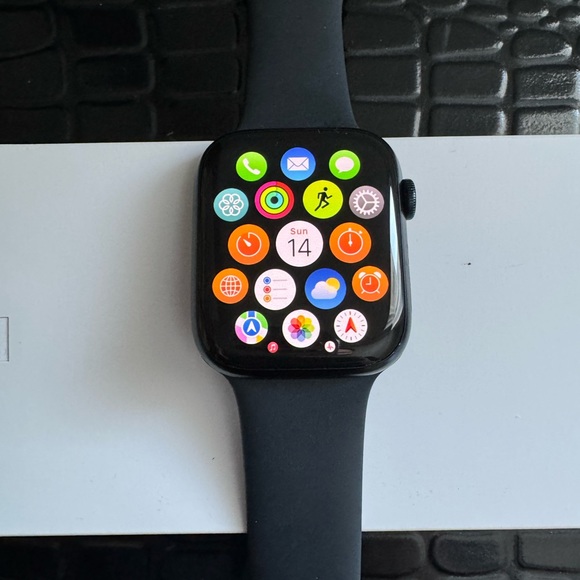 Apple Watch Series 8 - 45mm - Picture 2 of 3